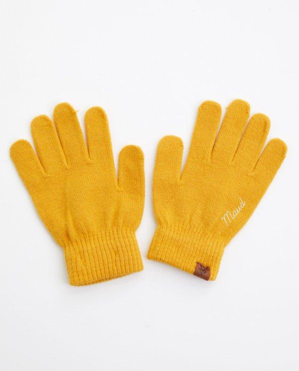 Gants jaunes pour dames, Studio Unique